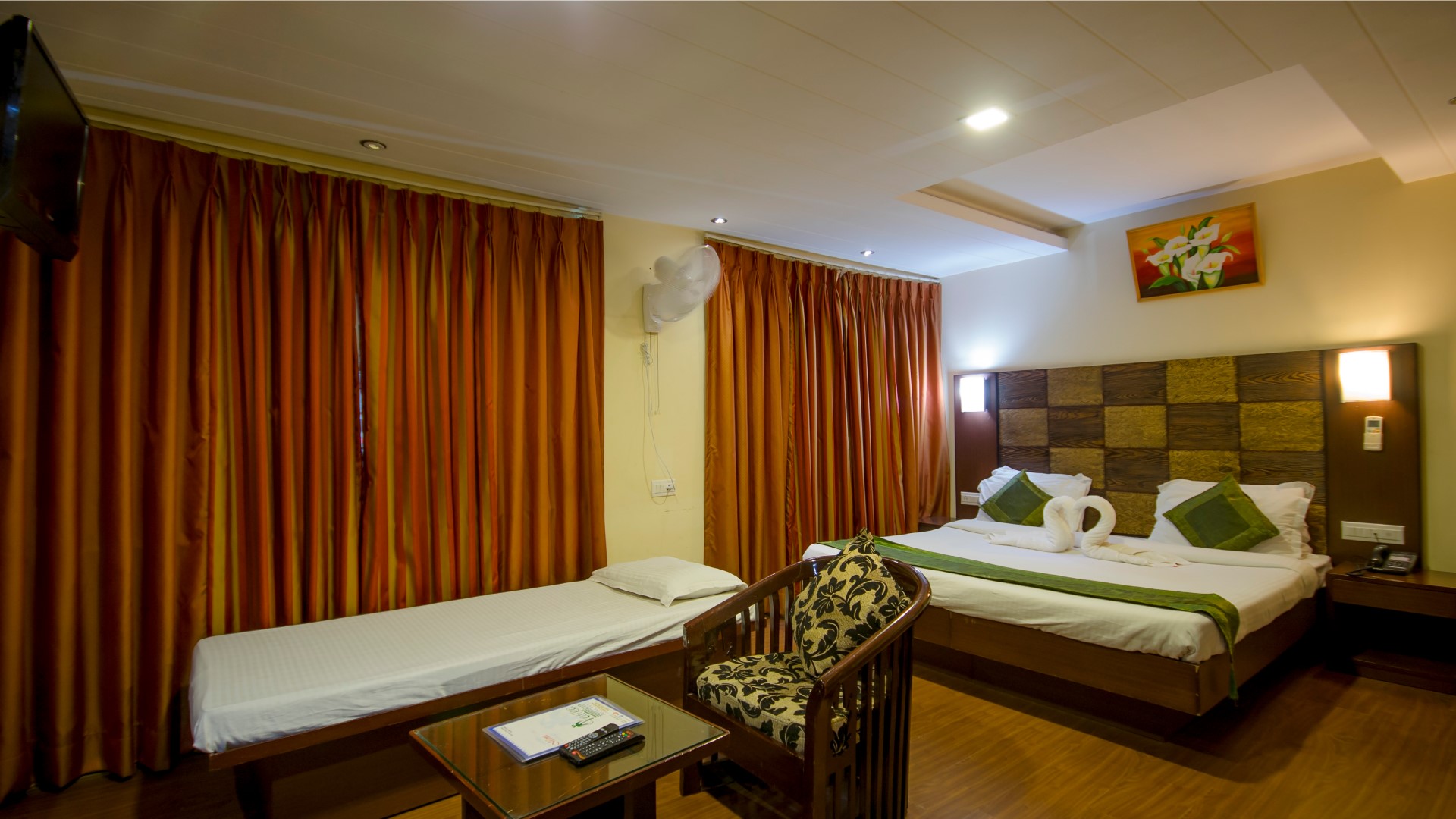 Vatika Inn Hotel Slider 2